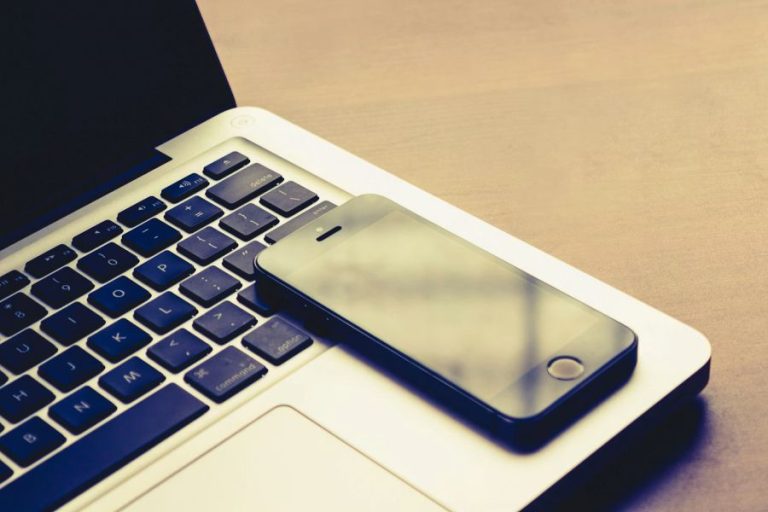 Redes sociales y vida estudiantil: apoyo, presión o dependencia