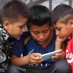 Niños cel