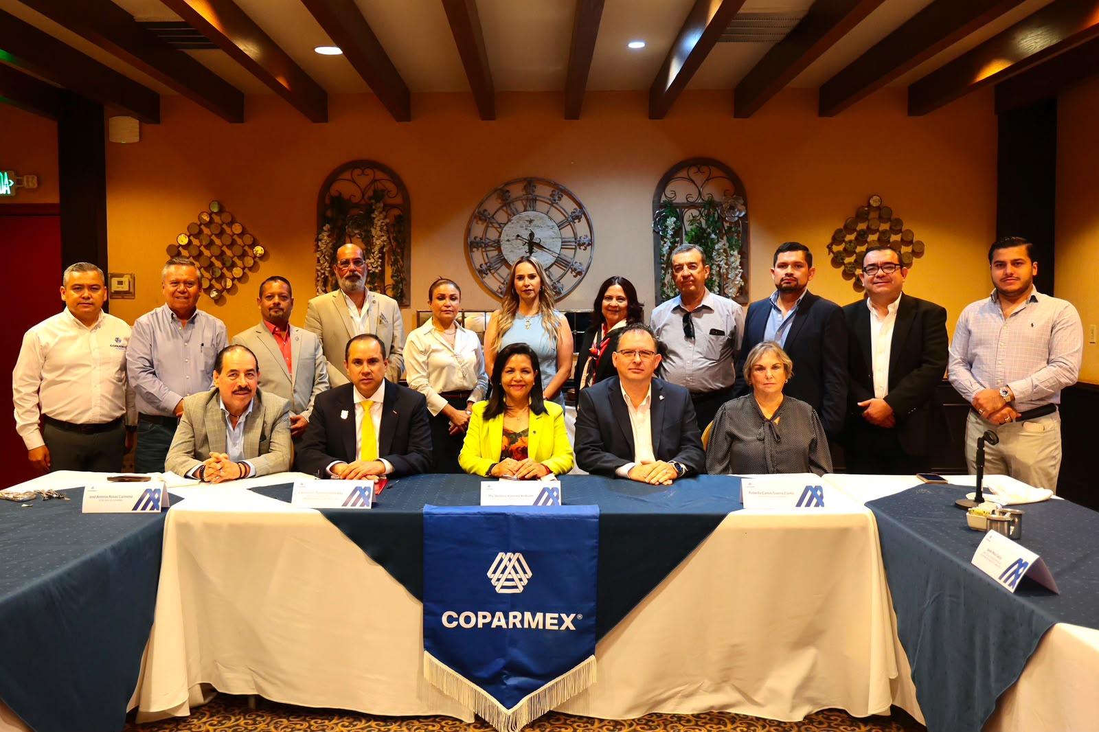 1 EMPRESARIOS